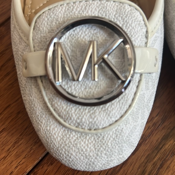 Michael Kors Lillie Moccasins Flats White/Silver - Picture 7 of 14